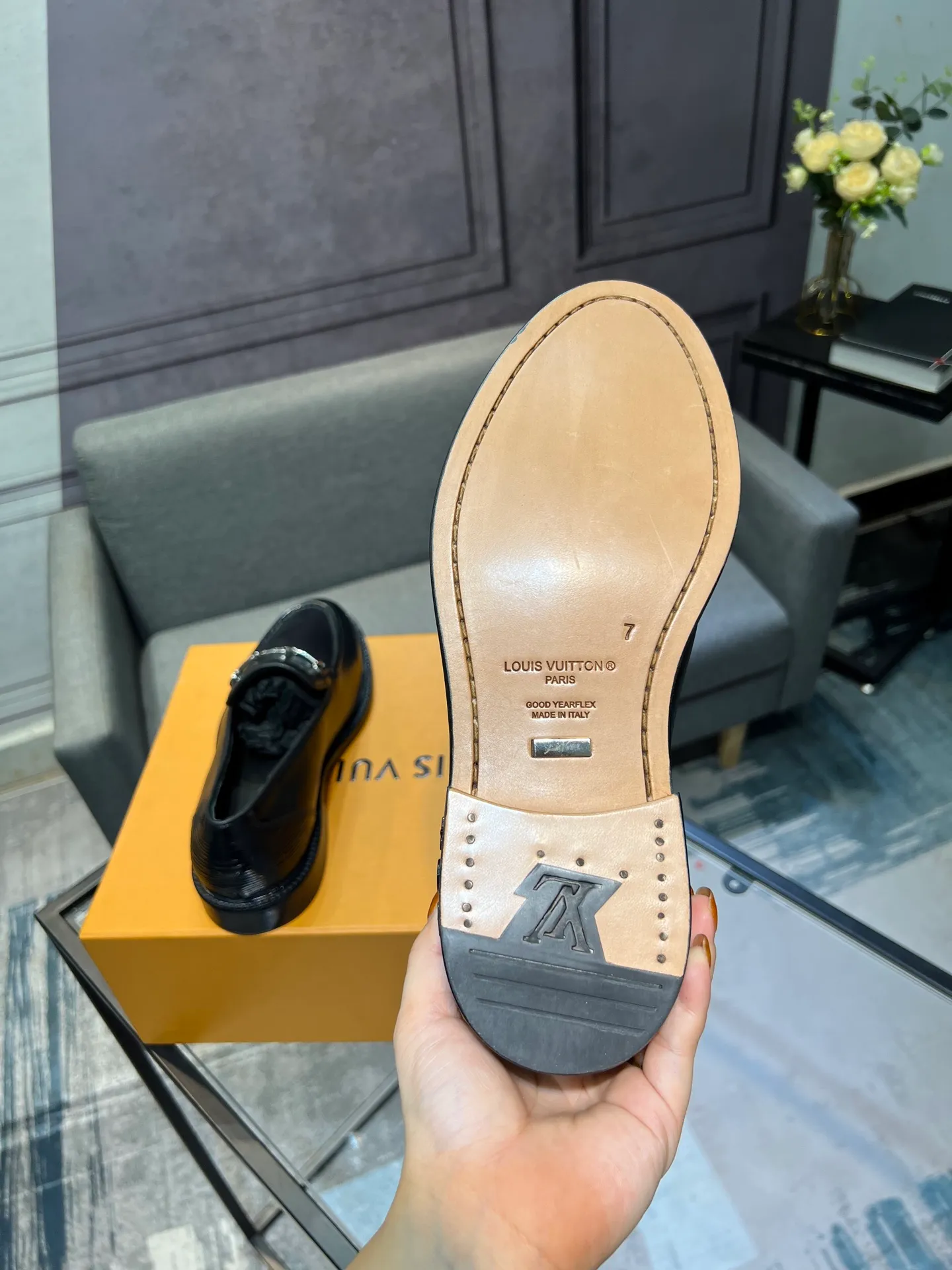 Men's shoes 💰1020 LV top luxury brand, high-quality men's business formal leather shoes, imported genuine leather soles! Customized imported leather, the first layer of open-edge beaded lacquered cowhide, the texture is incomparable, the imported cowhide lining, high-end high-end shoes, don't miss it! size:39-44 (Male 38 45 46 customized)